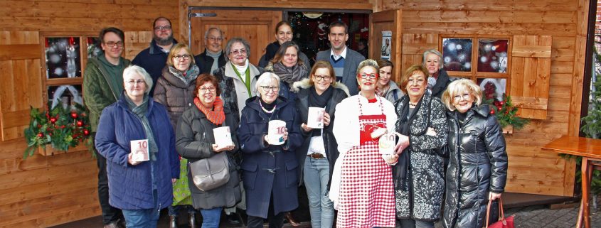 Sie haben in der Weihnachtshütte auf dem Krefelder Weihnachtsmarkt fünf Wochen lang Spenden für fünf caritative Organisationen gesammelt – und das Auszählergebnis am 23. Dezember übertraf alle Erwartungen.