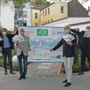 Viele Krefelder Vereine haben sich am Hospiz-Lauf 9.1 beteiligt und dazu beigetragen, dass die Spende an das Hospiz auch in diesem Jahr wieder 10 000 Euro betragen kann, freuen sich Jens Sattler (v.li.; Geschäftsführer SSB), Dieter Hofmann (Vorsitzender SSB), Prof. Roland Besser (Vorsitzender Hospiz Stiftung Krefeld) und Hospiz-Leiter Alexander Henes.